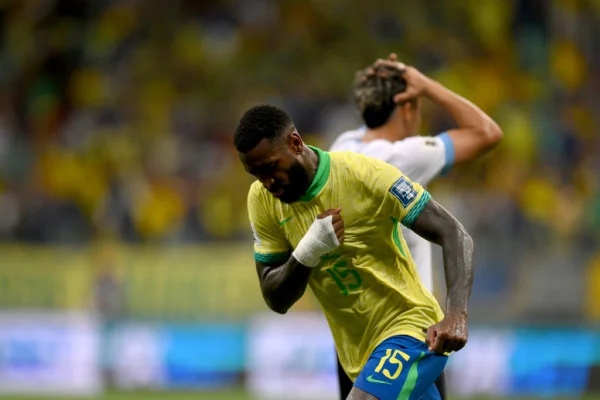 Brasil tenta, mas não sai do empate com o Uruguai em Salvador
