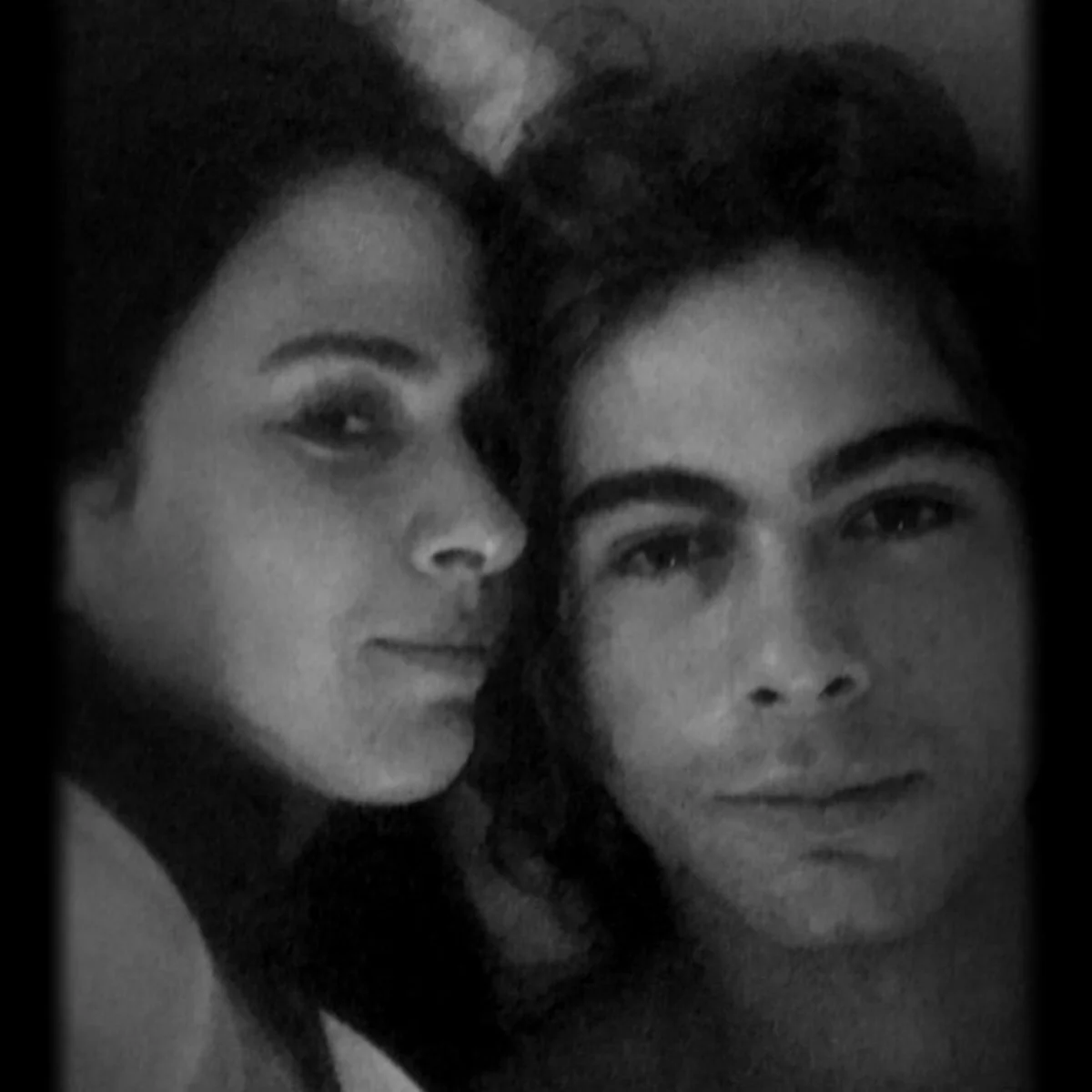 Tatá Werneck e Rafa Vitti posam em clima de romance Tatá Werneck e Rafa Vitti posam em clima de romance