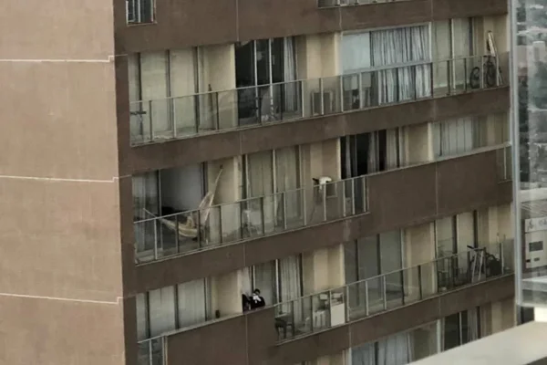 Dono de flat onde jovem caiu de varanda em Águas Claras foi preso pela PCDF