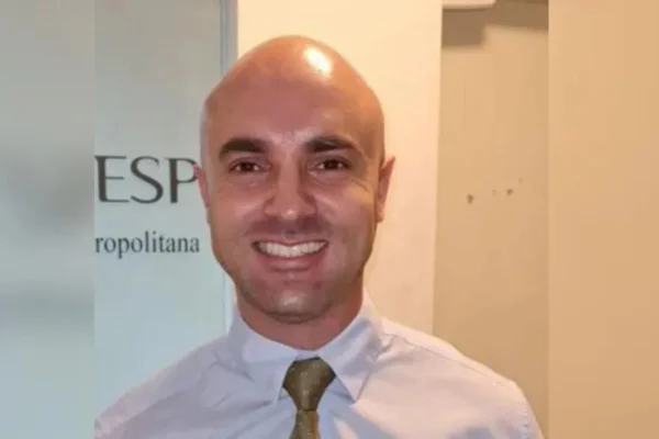 Imagem colorida mostra o professor e advogado Fabio Schlichting, de 41 anos - Metrópoles