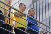Silas Malafaia e o ex-presidente Jair Bolsonaro em ato na Avenida Paulista
