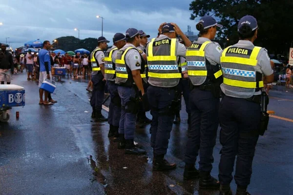 Foliões são atacados e feridos no Eixão Sul, perto do Raparigueiros
