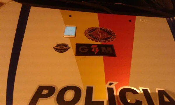 Homem é preso após tentar vender celular roubado na OLX
