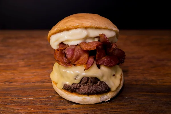 Geléia de Águas Claras terá Cheese Bacon por R$ 9,99
