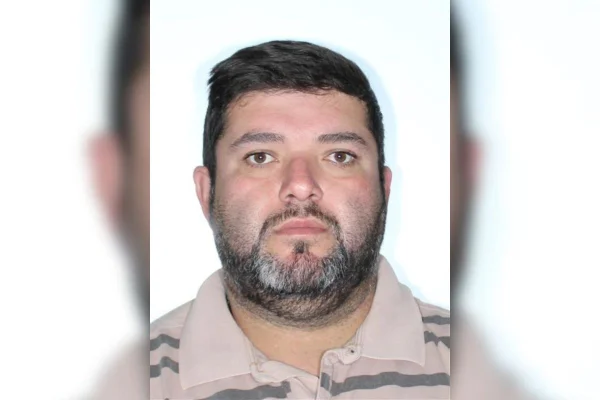 Homem encontrado morto estava com uma caneta fincada em um dos olhos. Esposa encontrou corpo ao chegar à sítio na zona sul de São Paulo - Metrópoles