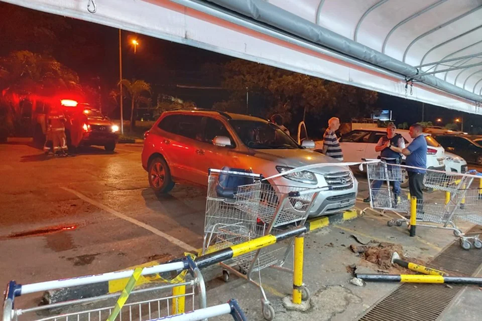 Quatro pessoas são atropeladas em estacionamento de mercado do DF - imagem 1 Quatro pessoas são atropeladas em estacionamento de mercado do DF - imagem 1