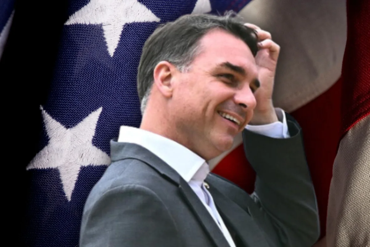 Flávio se oferece para apagar o incêndio que ele mesmo estimulou