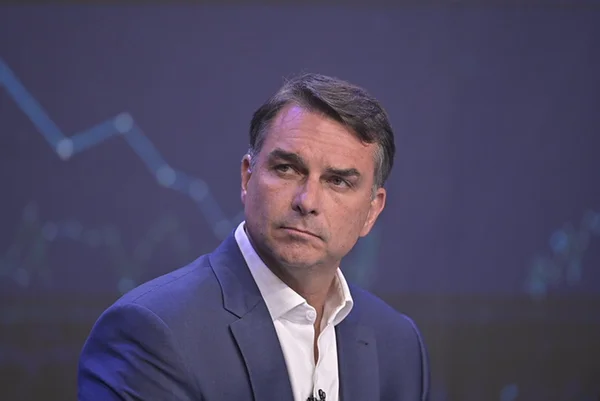 “Smart Brasil”: Flávio promete programa de monitoramento utilizado em SP