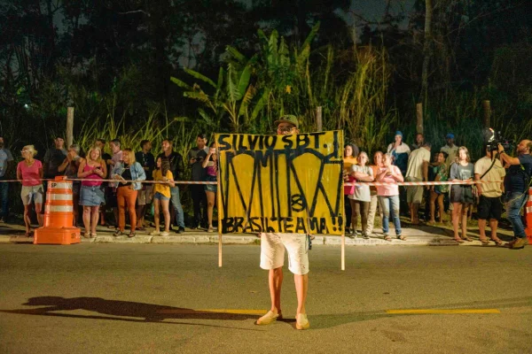 Movimento no Cemitério Israelita do Butantã no dia da morte de Silvio Santos - Metrópoles