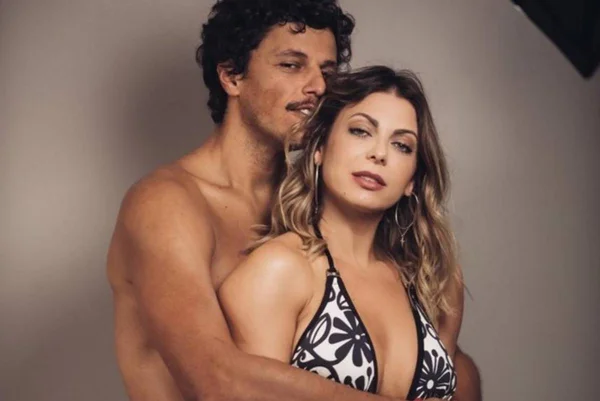 Sheila Mello e namorado posam juntinhos em ensaio de fotos: “Sorte a nossa”