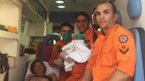 Bombeiros realizam parto em casa no Gama