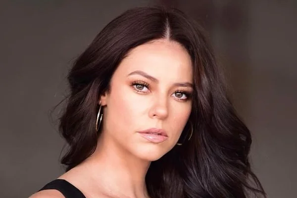 Paolla Oliveira sobe a temperatura com foto ousada e explica armação