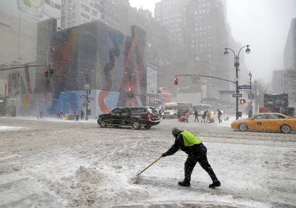 Parte dos EUA enfrenta onda de frio que deixa ao menos 17 mortos