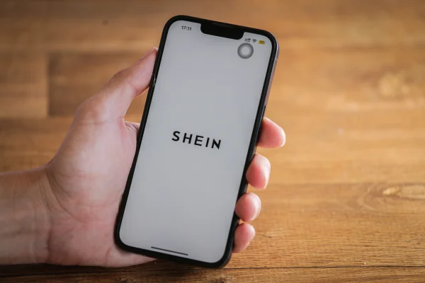 Aplicatico app Shein roupas venda comercio Metropoles