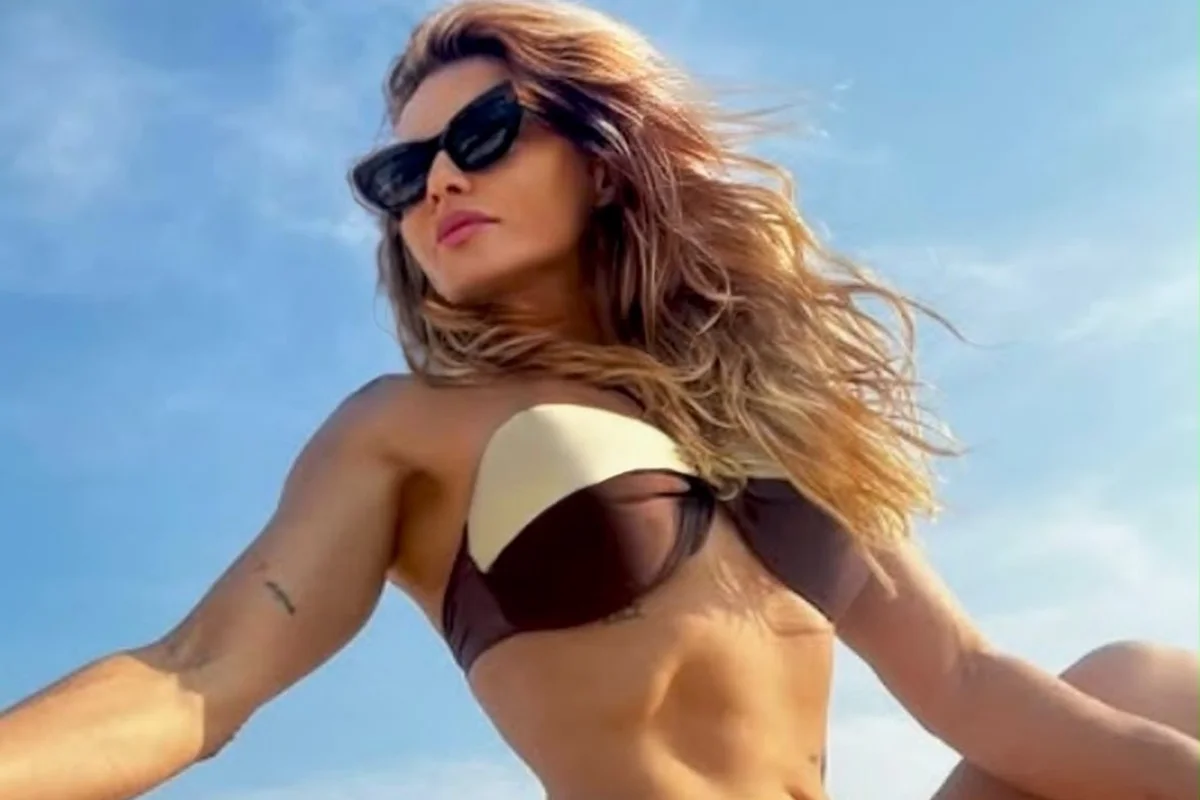 Rita Guedes posa na praia Rita Guedes posa na praia