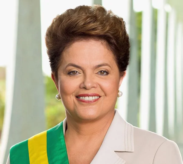 Padilha: Foto de Dilma será preservada nos estabelecimentos federais