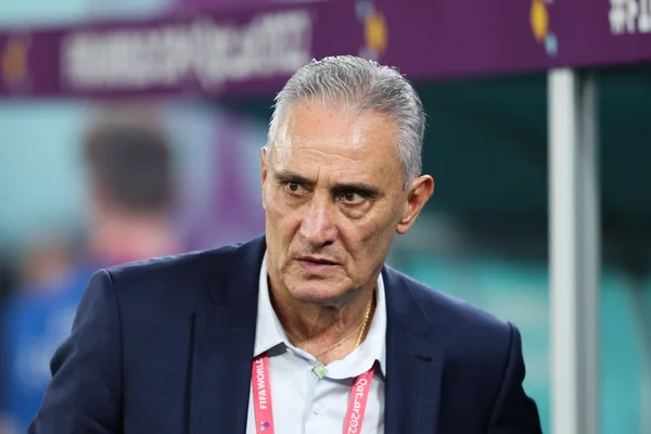 Tite segue isolado com a família e ainda não definiu o futuro