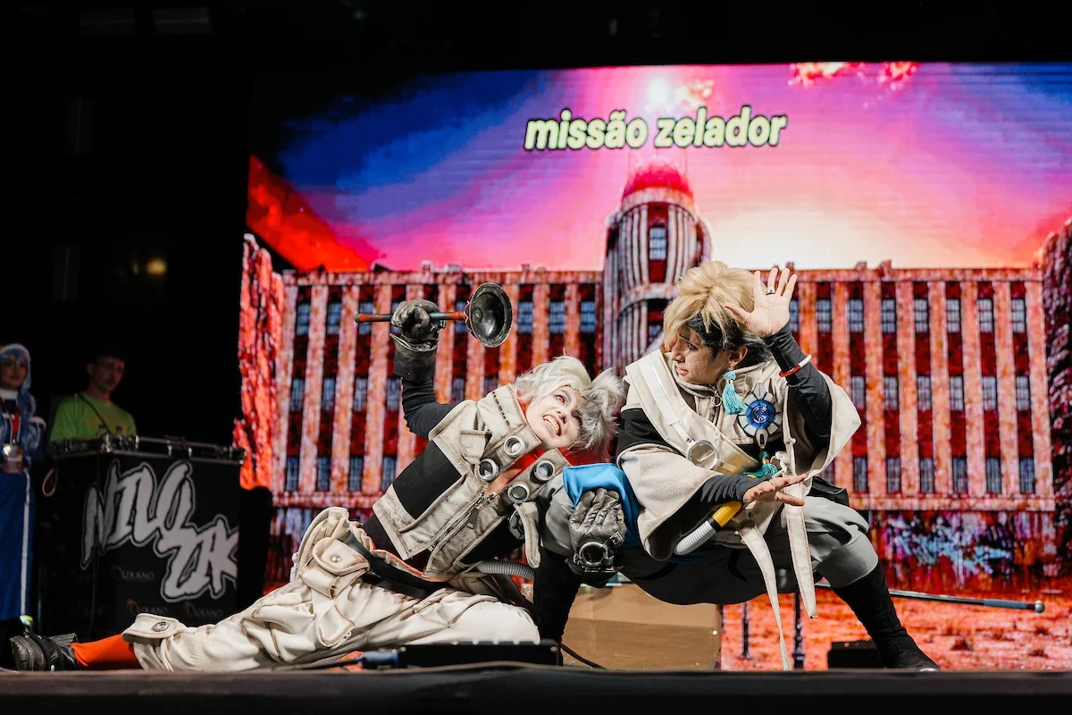 Suzuya e Yamazaki em apresentação no Campeonato mundial de Cosplay Suzuya e Yamazaki em apresentação no Campeonato mundial de Cosplay