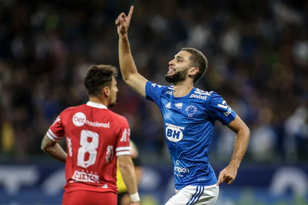 Wagner comemora gol pelo Cruzeiro