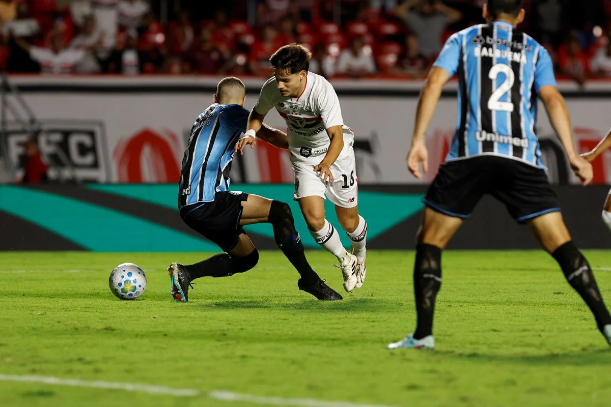 Saiba onde assistir a Grêmio e São Paulo pelo Brasileirão neste sábado