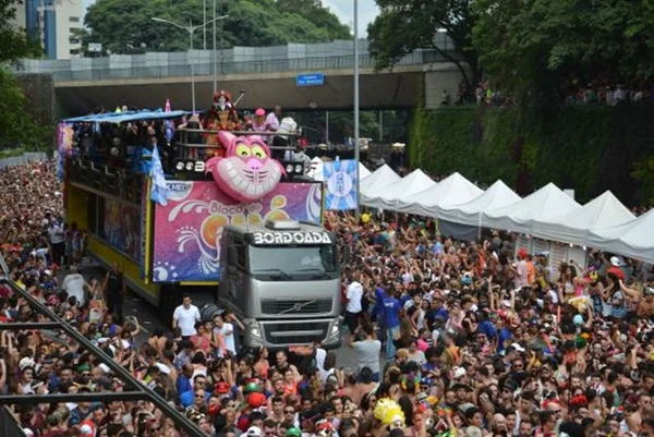 Carnaval na Av. 23 de Maio atrai mais de 1 milhão de pessoas em SP