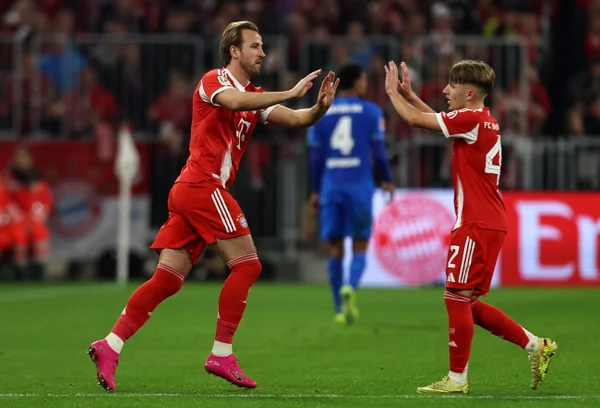 Jogadores do Bayern de Munique comemorando gol diante do Leverkusen