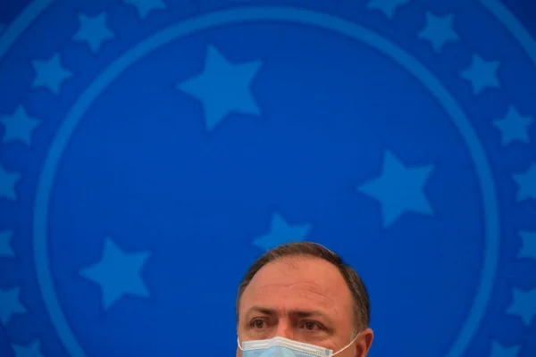 Pazuello anuncia aquisição de 100 milhões de doses da vacina