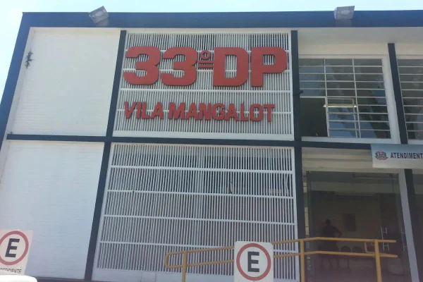 Policiais têm aposentadoria cassada por propina em esquema de caça-níqueis - Metrópoles