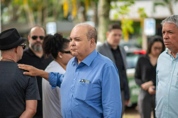 “Perco um amigo de longas décadas”, diz Ibaneis em velório de Pestana