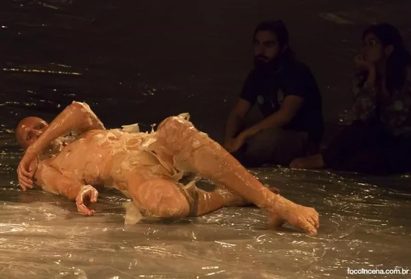 Artista detido pela PM volta a Brasília para o Cena Contemporânea
