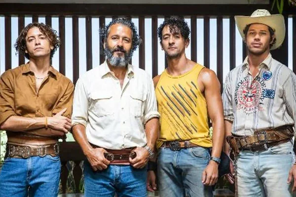 Foto colorida de quatro homens-Metrópoles