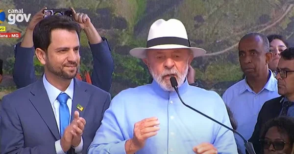 Lula durante evento em Mariana (MG)