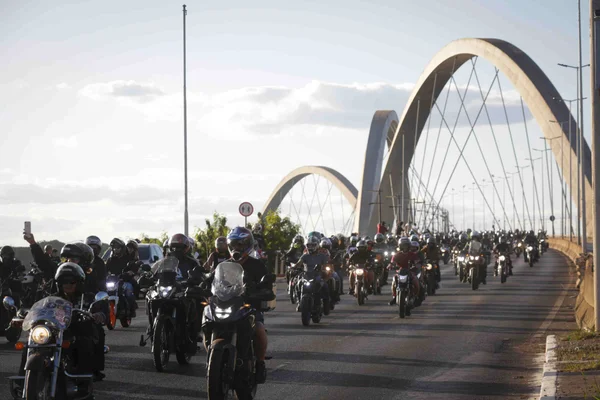 Fotos: passeio com milhares de motociclistas encerra Capital Moto Week