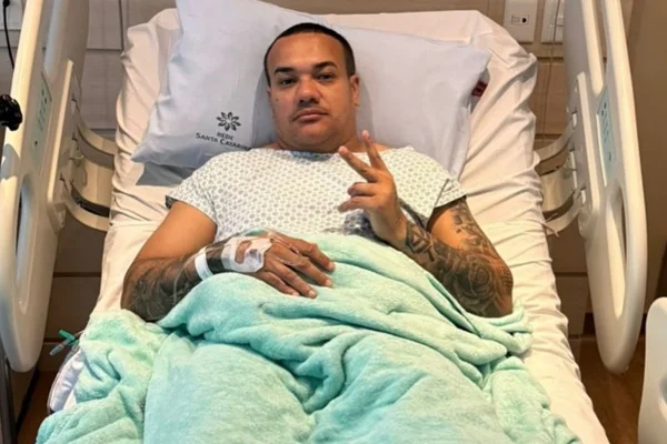Ex-Disfarce, Vitinho anuncia pausa na carreira após cirurgia - Metrópoles