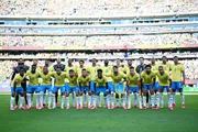 O Brasil vai a campo com: Alisson; Ibañez, Marquinhos, Gabriel Magalhães e Douglas Santos; Casemiro, Bruno Guimarães; Lucas Paquetá, Raphinha, Vini Jr e Igor Thiago