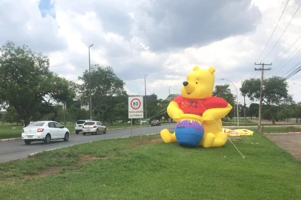 Brics: ursinho Pooh gigante é apreendido em ato contra Xi Jinping