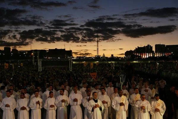 Corpus Christi reúne milhares de fiéis na Esplanada nesta quinta