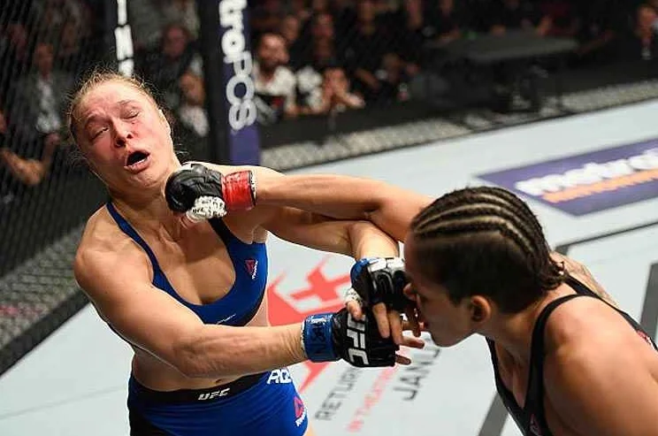 Amanda Nunes é internada e não defende cinturão do UFC - imagem 1 Amanda Nunes é internada e não defende cinturão do UFC - imagem 1