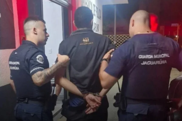 Natal sangrento: jovem mata padrasto que beijou sua mãe à meia-noite