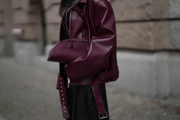 Vinho é o novo vermelho: inspire-se em looks para o Natal