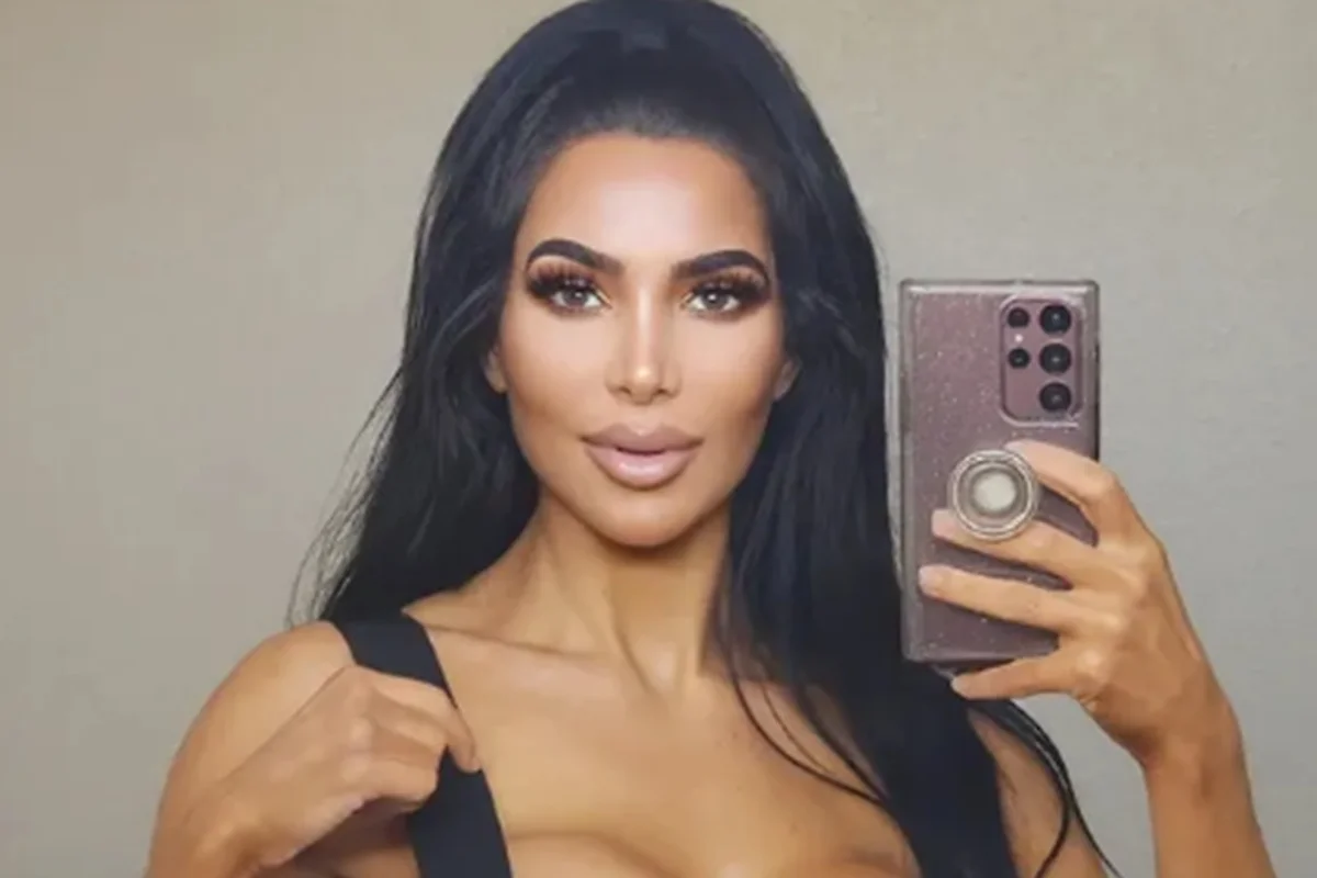 Christina Ashten Gourkani era sósia de Kim Kardashian Christina Ashten Gourkani era sósia de Kim Kardashian
