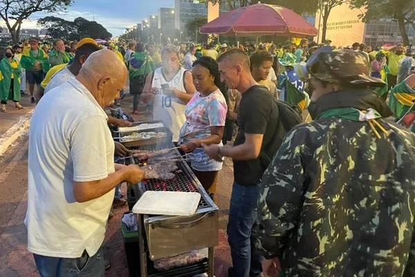 Fotografia colorida de venda de churrasco