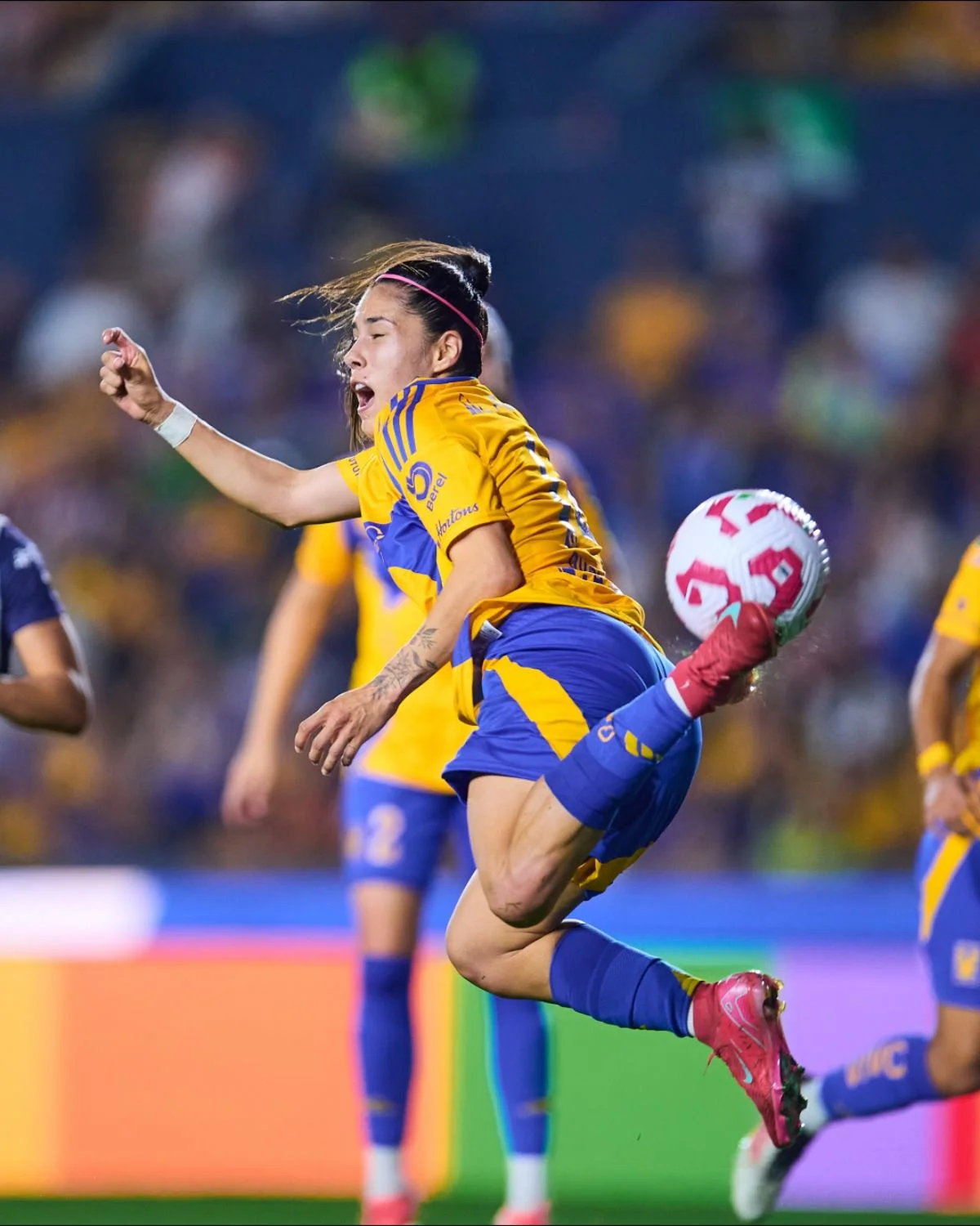 Lizbeth Ovalle marcou golaço contra o Chivas Guadalajara Lizbeth Ovalle marcou golaço contra o Chivas Guadalajara