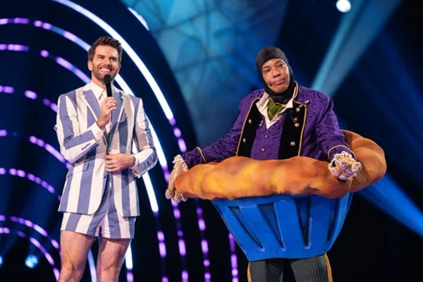 Cantora se irrita com eliminação e deixa Masked Singer sem se revelar