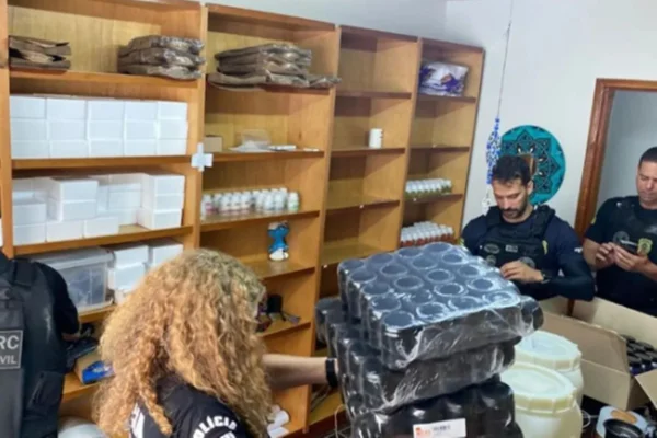 Mago que produzia "cogumelo mágico" em escritório de advocacia é preso