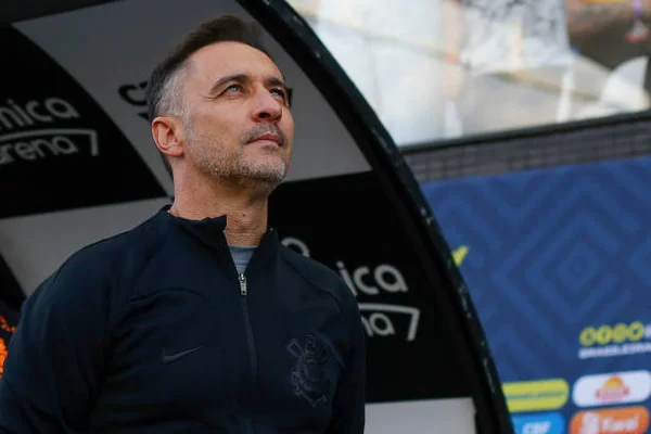 Saiba por que Vitor Pereira apressou a volta dos titulares do Flamengo