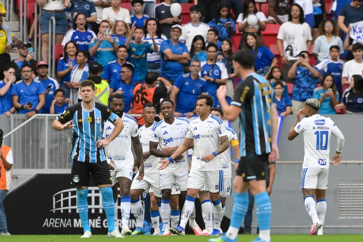 Gabriel Grando brilha e Grêmio vence o Cruzeiro em jogão no DF - imagem 15 Gabriel Grando brilha e Grêmio vence o Cruzeiro em jogão no DF - imagem 15