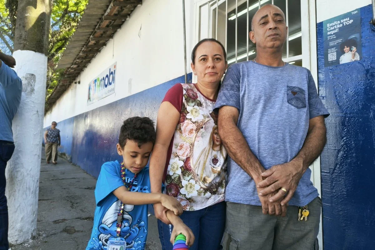 O pintor Horácio Alves Martins e a dona de casa Edines Oliveira, com o filho Bernardo O pintor Horácio Alves Martins e a dona de casa Edines Oliveira, com o filho Bernardo