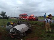 Acidente entre ônibus e carro deixa motorista preso nas ferragens - imagem 2 Acidente entre ônibus e carro deixa motorista preso nas ferragens - imagem 2