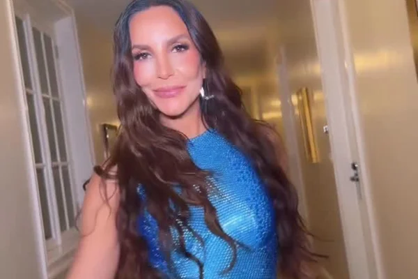 Ivete Sangalo beija empresário durante casamento Metrópoles
